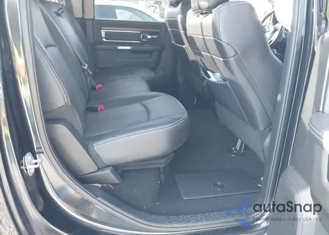 2018 Ram 1500 Laramie 4X4 5'7 Box z USA, uszkodzony, nr VIN 1C6RR7NTXJS213625